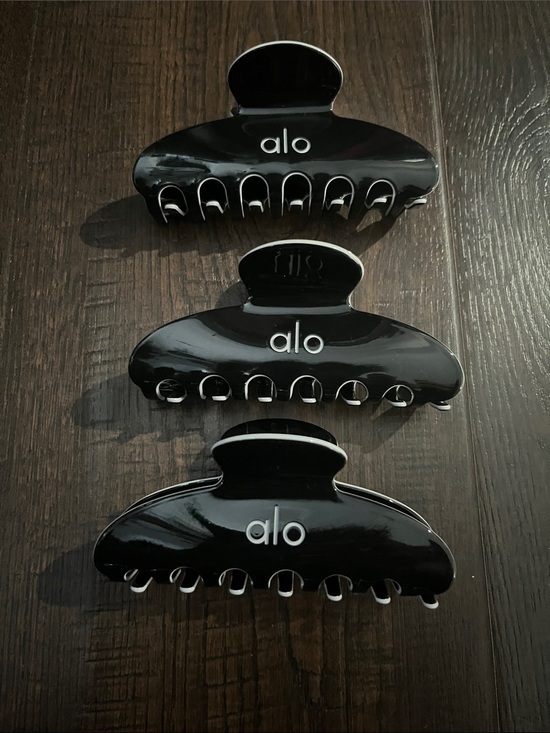 ALO Yoga Accessories - Black all hair clip set of 3 pc